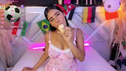 Zoey  online show from June 20, 9:50 pm