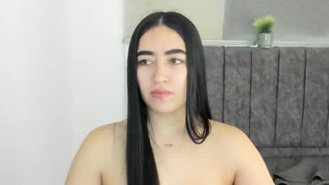 zoe_jones7 online show from November 14, 8:07 pm