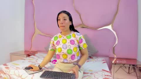 zoe_king19 online show from October 7, 4:20 am