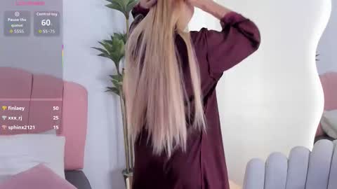 zoe lee    online show from September 15, 2:50 pm