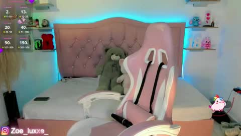 Snapshot of zoe_luxxe_ chatting on March 10, 9:53 pm Zoe online show from March 10, 9:53 pm