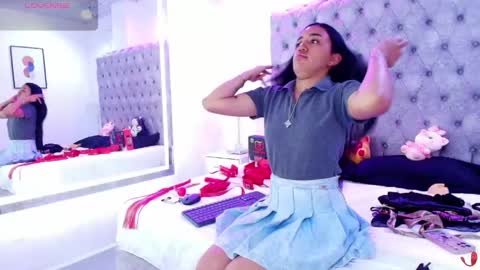 zoe  online show from June 8, 12:16 pm