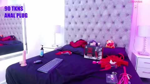 zoe  online show from July 4, 8:09 am