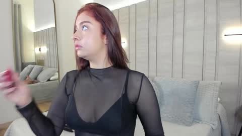 zoe_mhendez online show from February 7, 12:20 pm