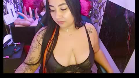Snapshot of zoe_naughty22 chatting on April 21, 2:51 am zoe_naughty22 online show from April 21, 2:51 am
