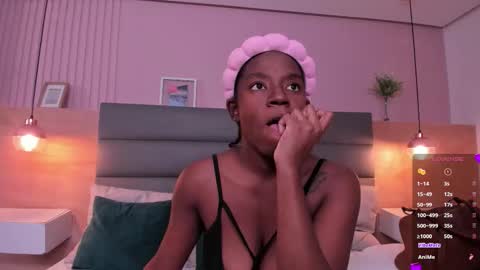 Snapshot of zoe_novakk chatting on November 17, 8:25 pm Zoe Novakk online show from November 17, 8:25 pm