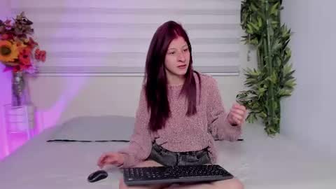Snapshot of zoe_olsen__ chatting on June 12, 2:49 pm Zoe Olsen online show from June 12, 2:49 pm