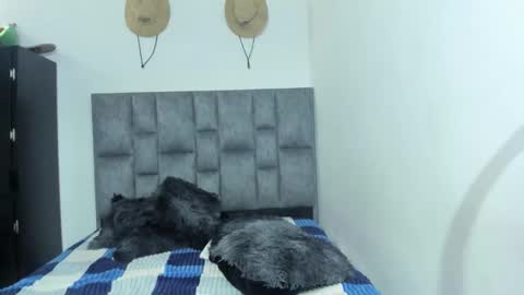 Snapshot of zoe_painn chatting on October 17, 8:33 pm She Zoe He Painn online show from October 17, 8:33 pm