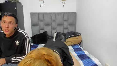 Snapshot of zoe_painn chatting on October 20, 2:12 am She Zoe He Painn online show from October 20, 2:12 am