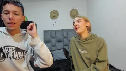 Snapshot of zoe_painn chatting on October 24, 5:31 pm She Zoe He Painn online show from October 24, 5:31 pm