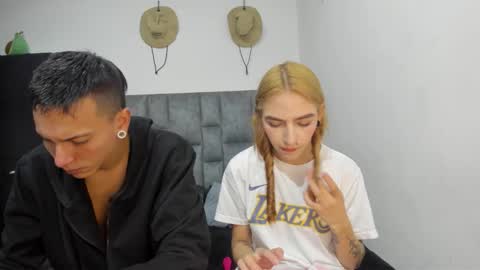 Snapshot of zoe_painn chatting on November 12, 11:47 pm She Zoe He Painn online show from November 12, 11:47 pm