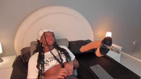 zoe_pinkett online show from March 14, 4:18 am