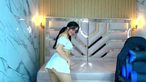 Zoe  online show from September 17, 3:19 am