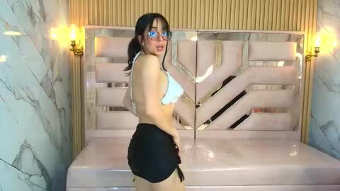 Zoe  online show from October 17, 3:31 am