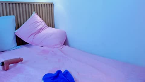 Zoe online show from December 14, 2:21 pm