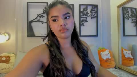 Snapshot of zoe_roux210949 chatting on October 19, 12:22 am Zoe online show from October 19, 12:22 am