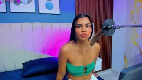 Snapshot of zoe_scarlet chatting on March 28, 11:43 am zoe_scarlet online show from March 28, 11:43 am