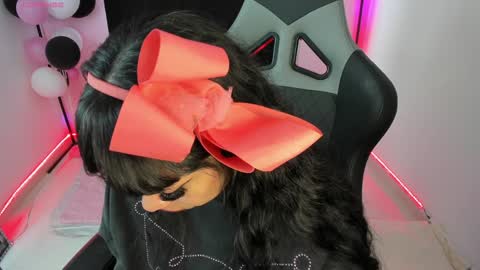 zoe_sullivan_ online show from December 10, 12:38 pm