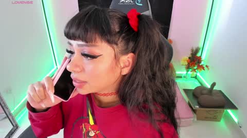 zoe_sullivan_ online show from December 28, 12:35 pm