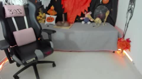 zoe_sullivan_ online show from October 4, 10:02 am