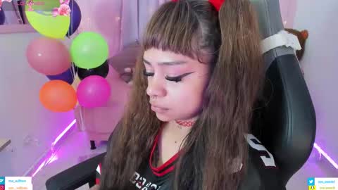 zoe_sullivan_ online show from November 10, 9:41 am