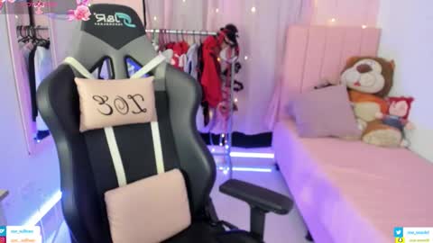 zoe_sullivan_ online show from February 5, 9:25 am