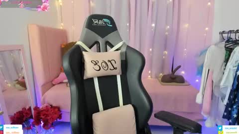 zoe_sullivan_ online show from February 22, 9:19 am