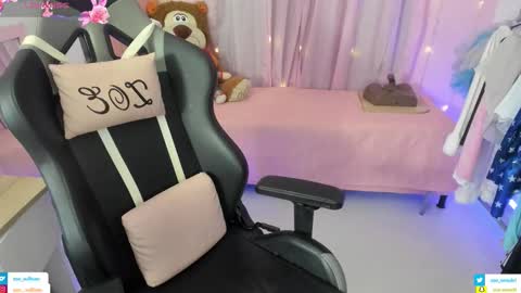 zoe_sullivan_ online show from March 1, 9:11 am