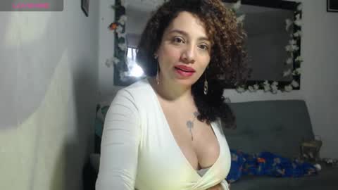 Snapshot of zoe_tai chatting on October 19, 1:34 pm zoe tai online show from October 19, 1:34 pm