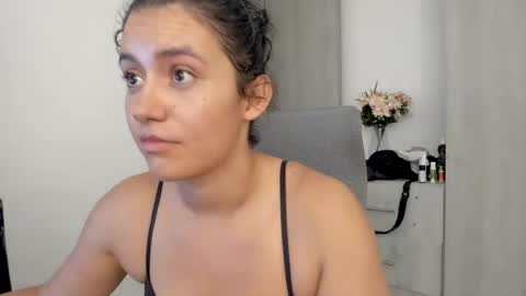 Zoe online show from July 30, 11:15 pm