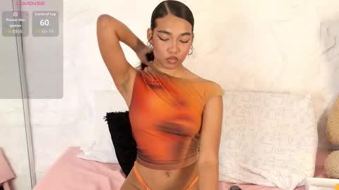 zoeameliie online show from November 8, 12:33 am