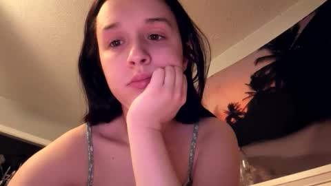 Snapshot of zoeapolo chatting on April 10, 12:27 am zoeapolo online show from April 10, 12:27 am