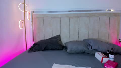 Snapshot of zoebarnett chatting on December 5, 6:48 pm Zoe online show from December 5, 6:48 pm