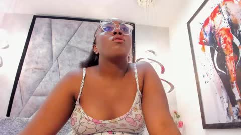 Snapshot of zoebrowns chatting on June 5, 12:00 pm Zoe online show from June 5, 12:00 pm