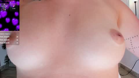 Snapshot of zoee_jackson chatting on December 18, 10:02 pm zoee jackson online show from December 18, 10:02 pm