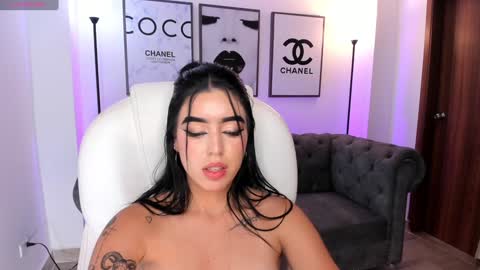 Snapshot of zoee_jackson chatting on January 2, 9:39 pm zoee jackson online show from January 2, 9:39 pm