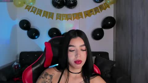 Snapshot of zoee_jackson chatting on April 16, 5:52 am zoee jackson online show from April 16, 5:52 am