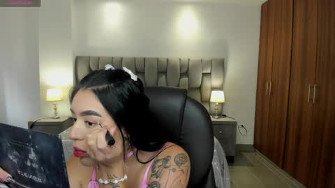 Snapshot of zoee_jackson chatting on June 4, 7:53 pm zoee jackson online show from June 4, 7:53 pm