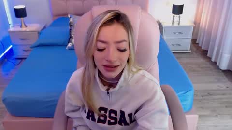 zoe online show from November 15, 4:21 am