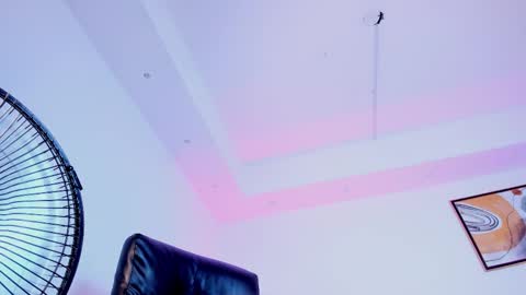 Snapshot of zoee_millerr chatting on March 27, 12:27 am zoee_millerr online show from March 27, 12:27 am