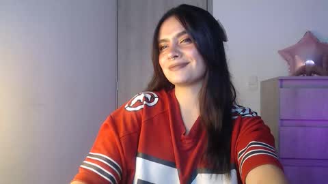 Snapshot of zoee_t chatting on January 9, 12:24 am Zoee online show from January 9, 12:24 am