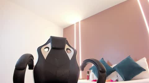 Snapshot of zoee_zi chatting on March 14, 8:36 pm zoee_zi online show from March 14, 8:36 pm