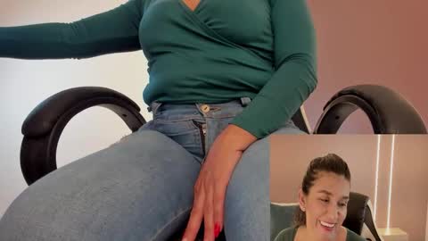 Snapshot of zoee_zi chatting on March 27, 8:30 pm zoee_zi online show from March 27, 8:30 pm
