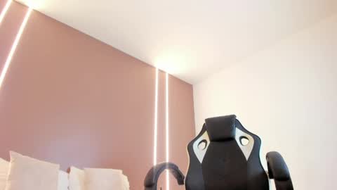Snapshot of zoee_zi chatting on April 17, 8:34 pm zoee_zi online show from April 17, 8:34 pm