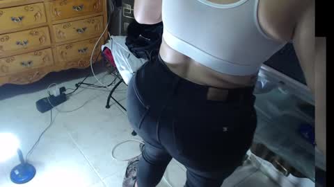 Snapshot of zoeecruz chatting on February 12, 8:18 pm zoeecruz online show from February 12, 8:18 pm