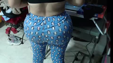 Snapshot of zoeecruz chatting on February 22, 6:41 pm zoeecruz online show from February 22, 6:41 pm