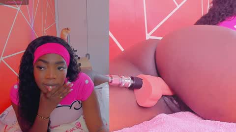Snapshot of zoeethompson_cm chatting on December 10, 7:54 pm online show from December 10, 7:54 pm