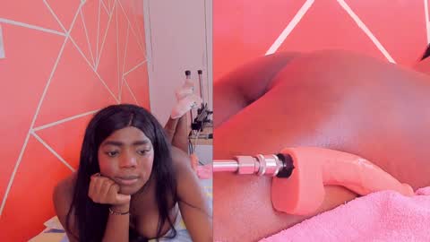 Snapshot of zoeethompson_cm chatting on December 29, 1:56 am online show from December 29, 1:56 am
