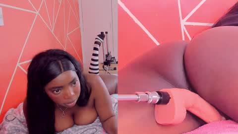 Snapshot of zoeethompson_cm chatting on December 31, 12:36 pm online show from December 31, 12:36 pm