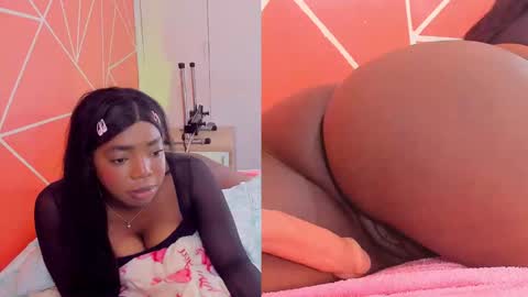 Snapshot of zoeethompson_cm chatting on January 6, 10:15 pm online show from January 6, 10:15 pm